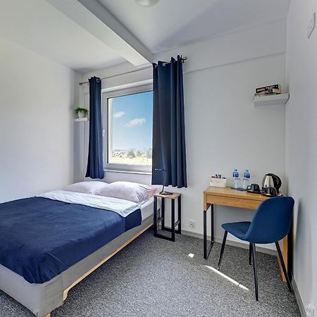 Mile Gdansk Airport & Parking Dlugoterminowy Bed & Breakfast Exterior photo