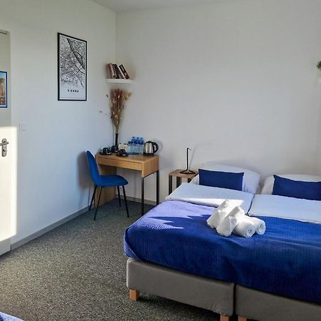 Mile Gdansk Airport & Parking Dlugoterminowy Bed & Breakfast Exterior photo
