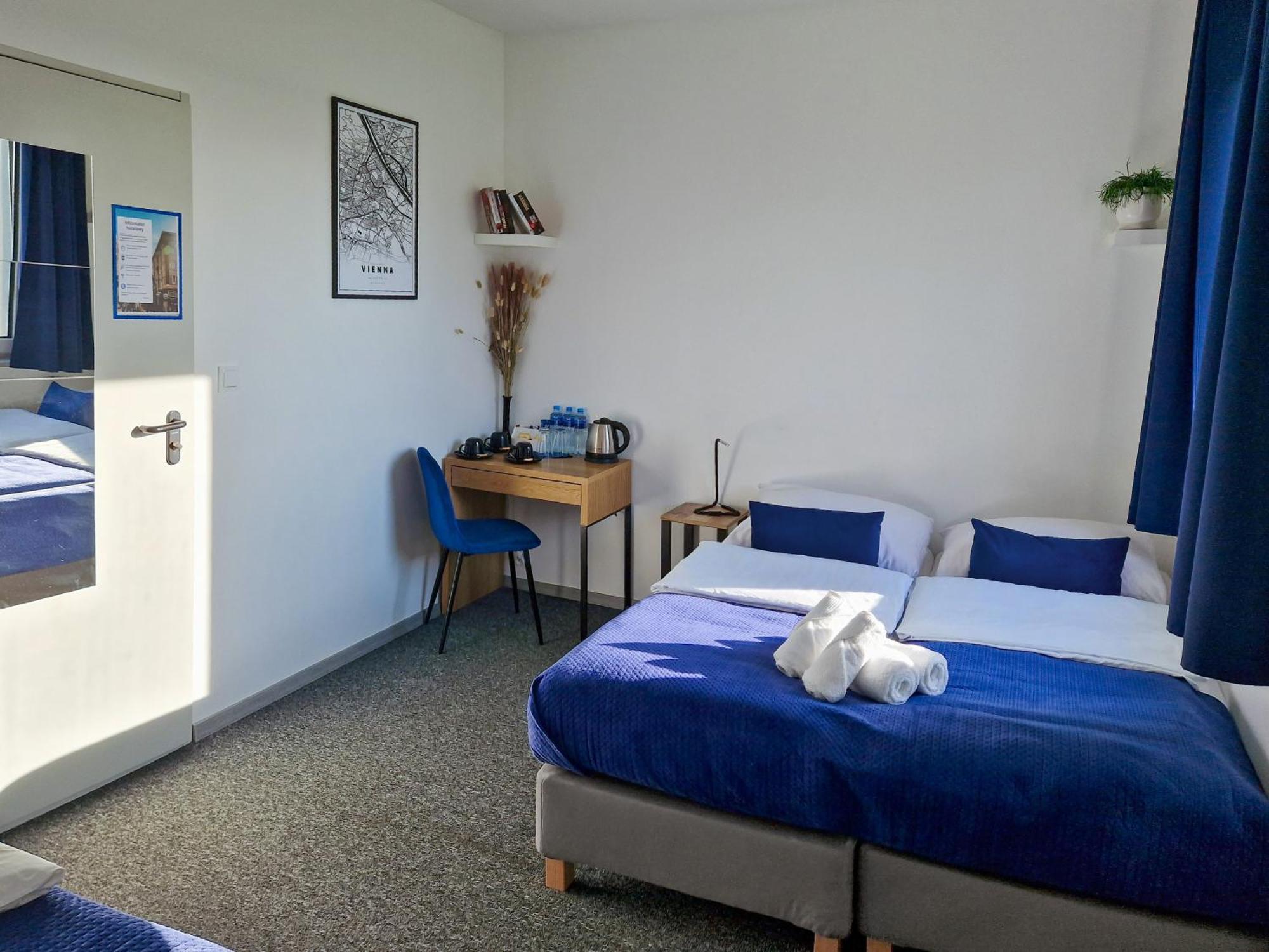 Mile Gdansk Airport & Parking Dlugoterminowy Bed & Breakfast Exterior photo